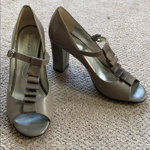 TAHARI grey leather peep toe mary jane heels
